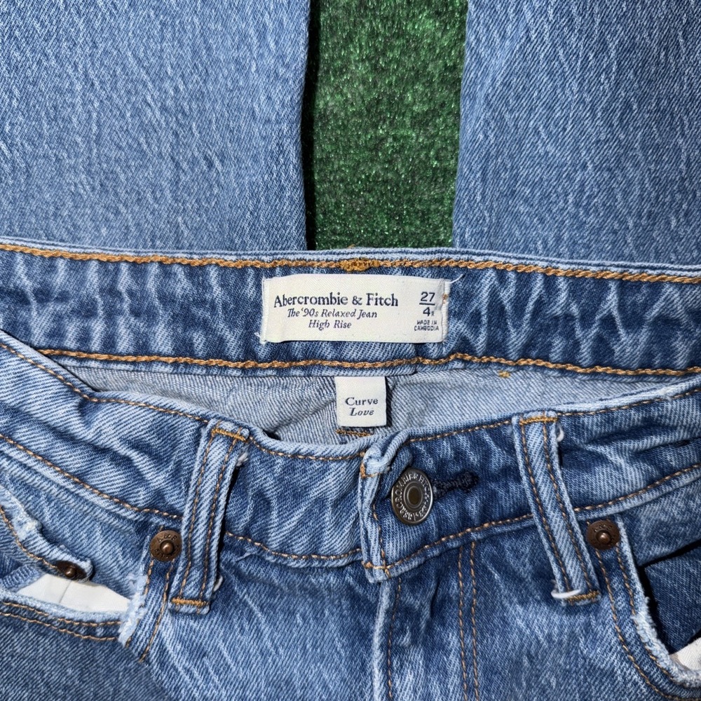 Abercrombie & Fitch 90's Relaxed High Rise Jeans Women's Ankle Cut Off Size 4 - Picture 3 of 5